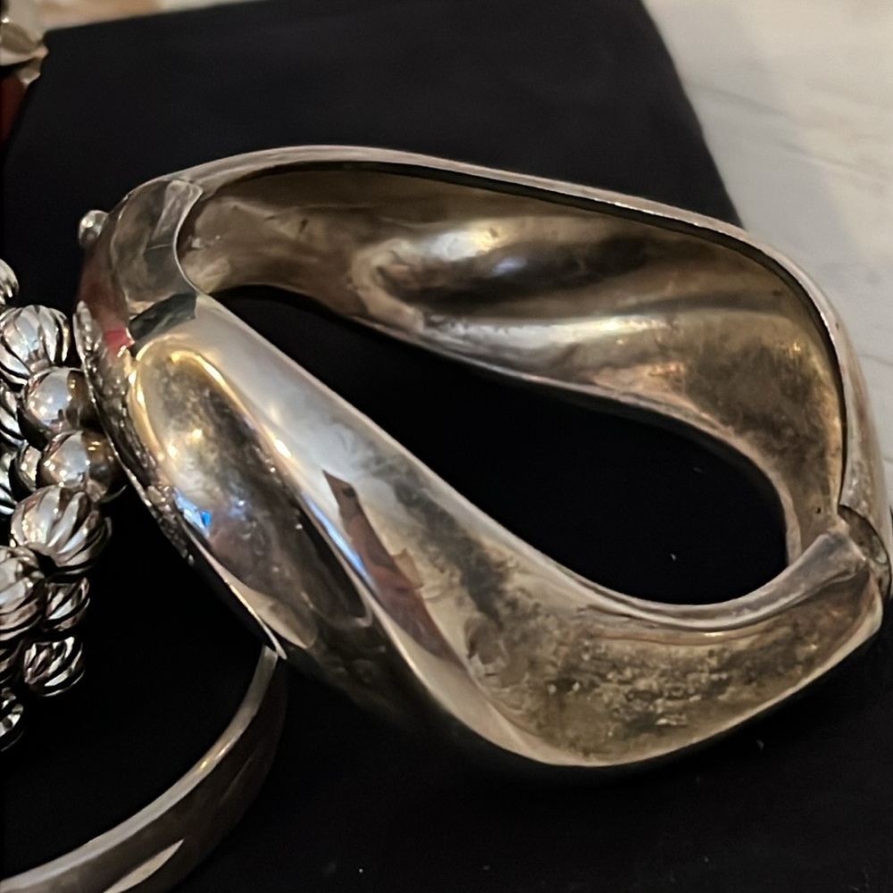 Lot Unsigned Designer Hinged Bracelets - image 2